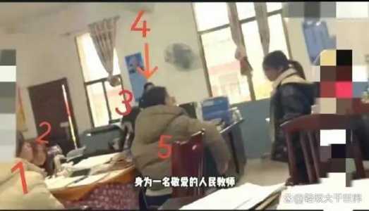 同桌是男生总是使弹我肩带,还会解我扣,还会在玩游戏的时候故意使劲掐我...
